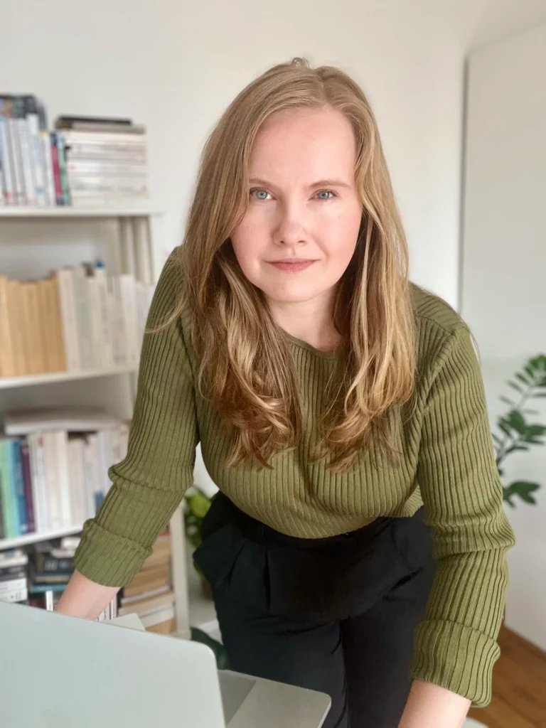 Portrait of the Art Wanderer founder beside the contact form